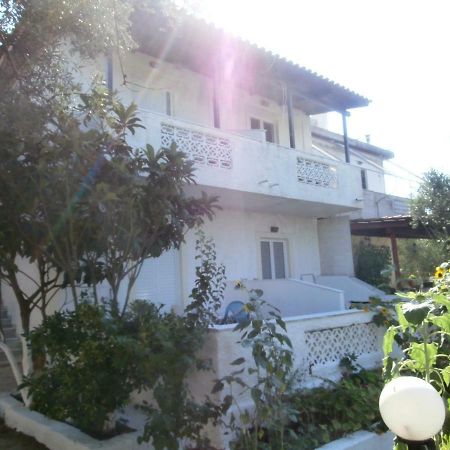 Billy'S Amoudi Apartments ภายนอก รูปภาพ